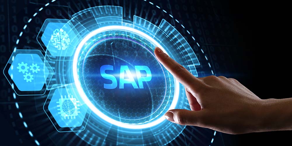 Hand tippt auf virtuellen SAP-Button