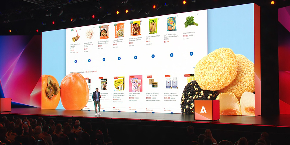 Bühne auf dem Adobe Summit mit Screen von Kategorie-Seite eines Onlineshops