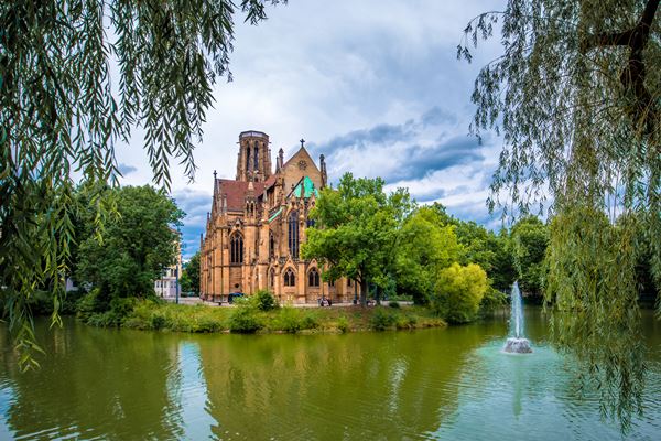 St. Johannes Kirche auf dem Wasser in Stuttgart
